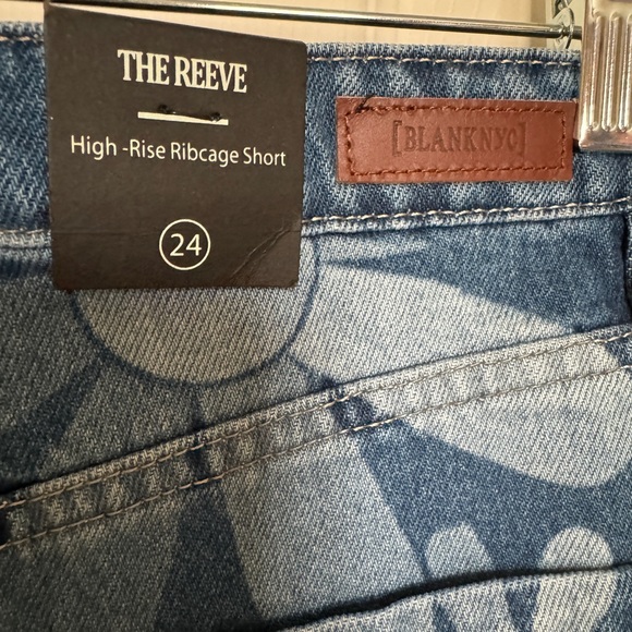 💙 NWT! Blank NYC Flower High Rise Shorts - Picture 7 of 11